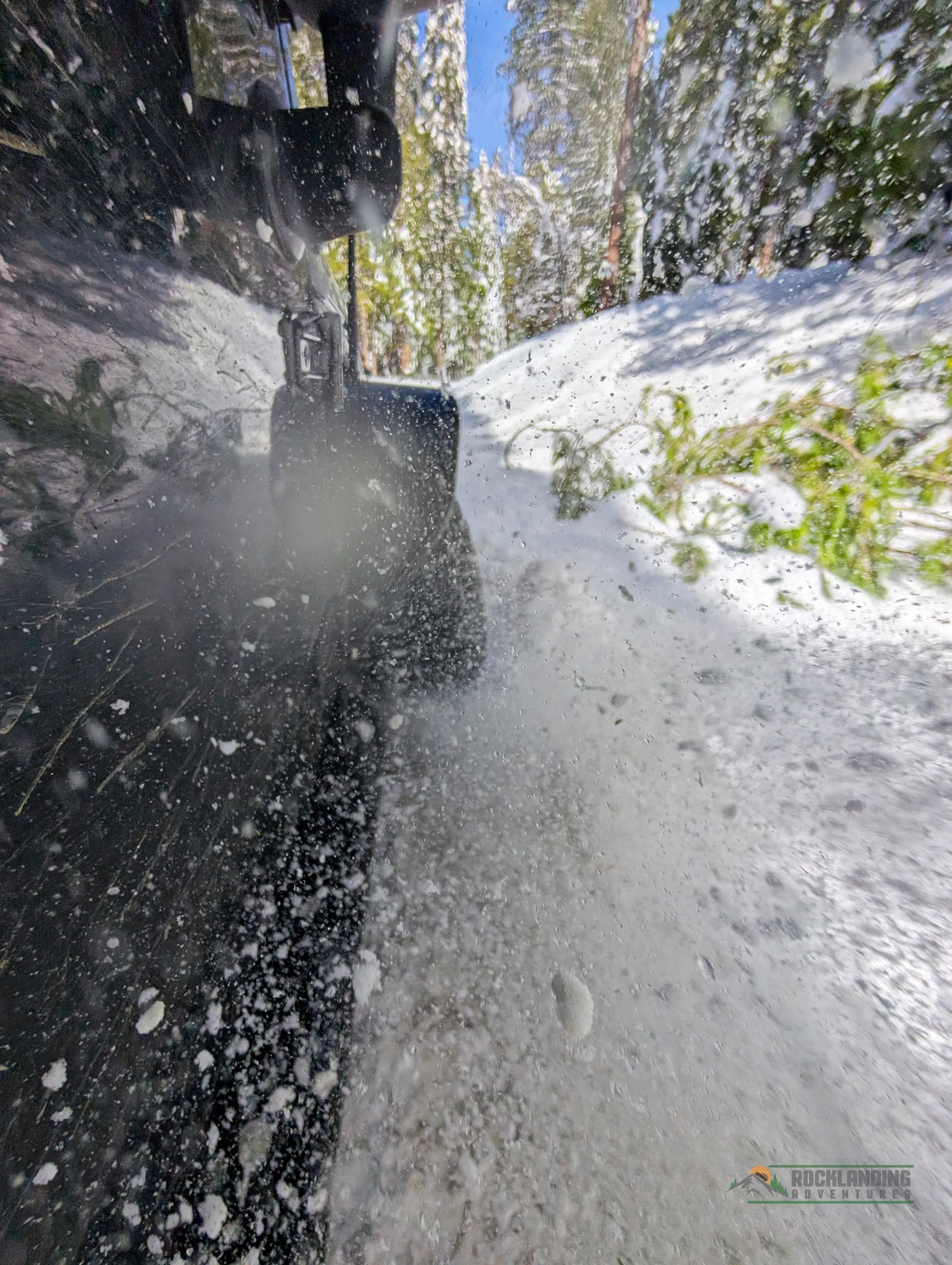 Tires turning in the snow powder